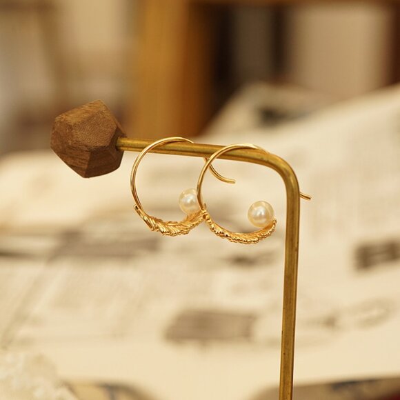 New 18K Yellow Gold Silver Needle Feather Pearl Earrings - Picture 4 of 6